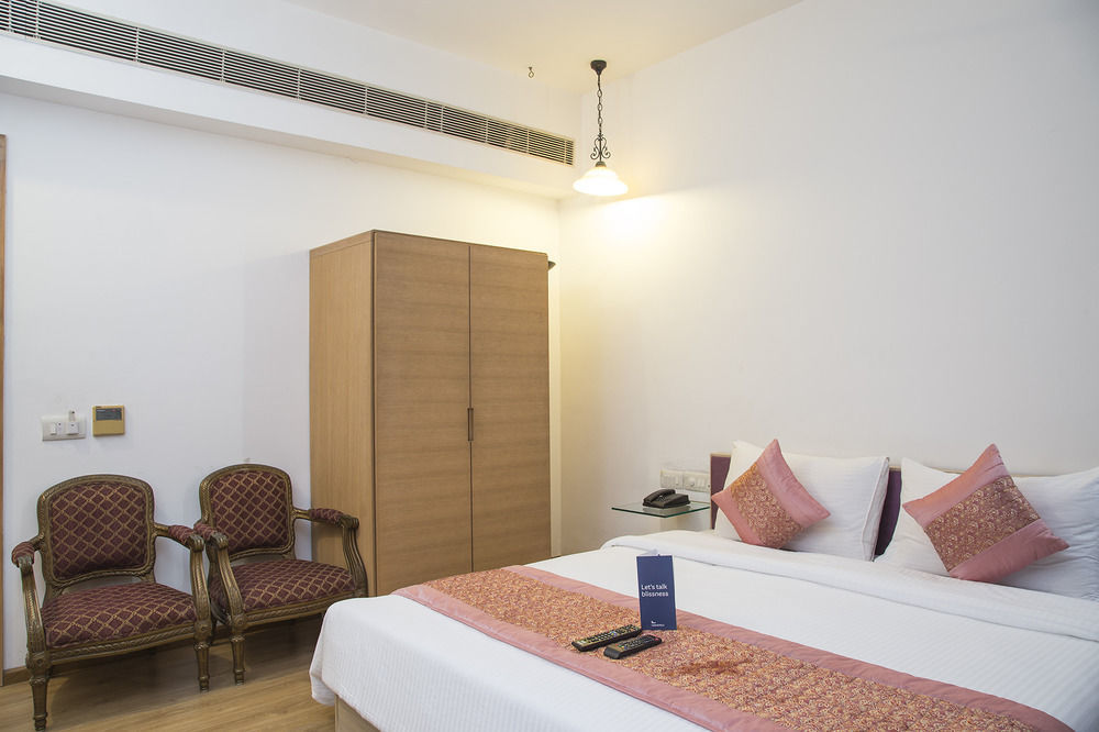 Hotel Fabhotel Mg Road Iffco Chowk