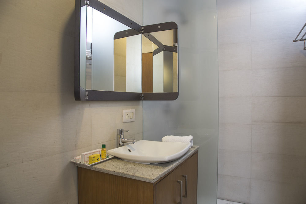 Hotel Fabhotel Mg Road Iffco Chowk 3*
