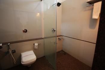 Oyo Premium Sector 14 Delhi Road Gurgaon Gurgaon