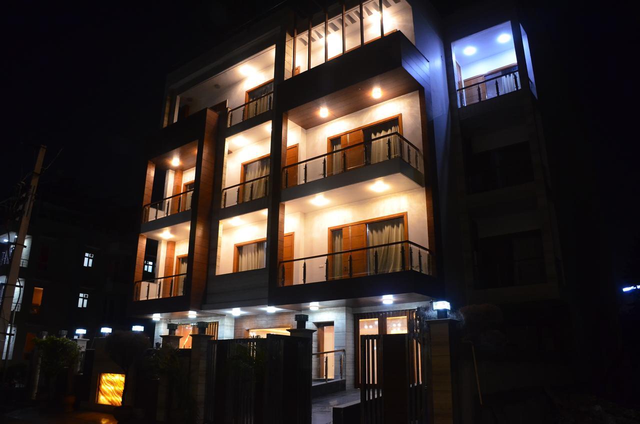 Hotel Platinum Palace Near Medanta Hospital Sector38