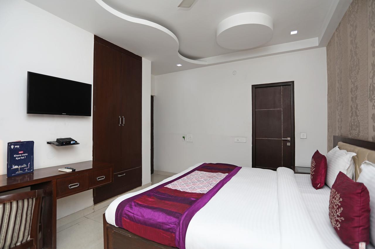 Hotel Capital O 10025 Hotel Flora Inn 3*