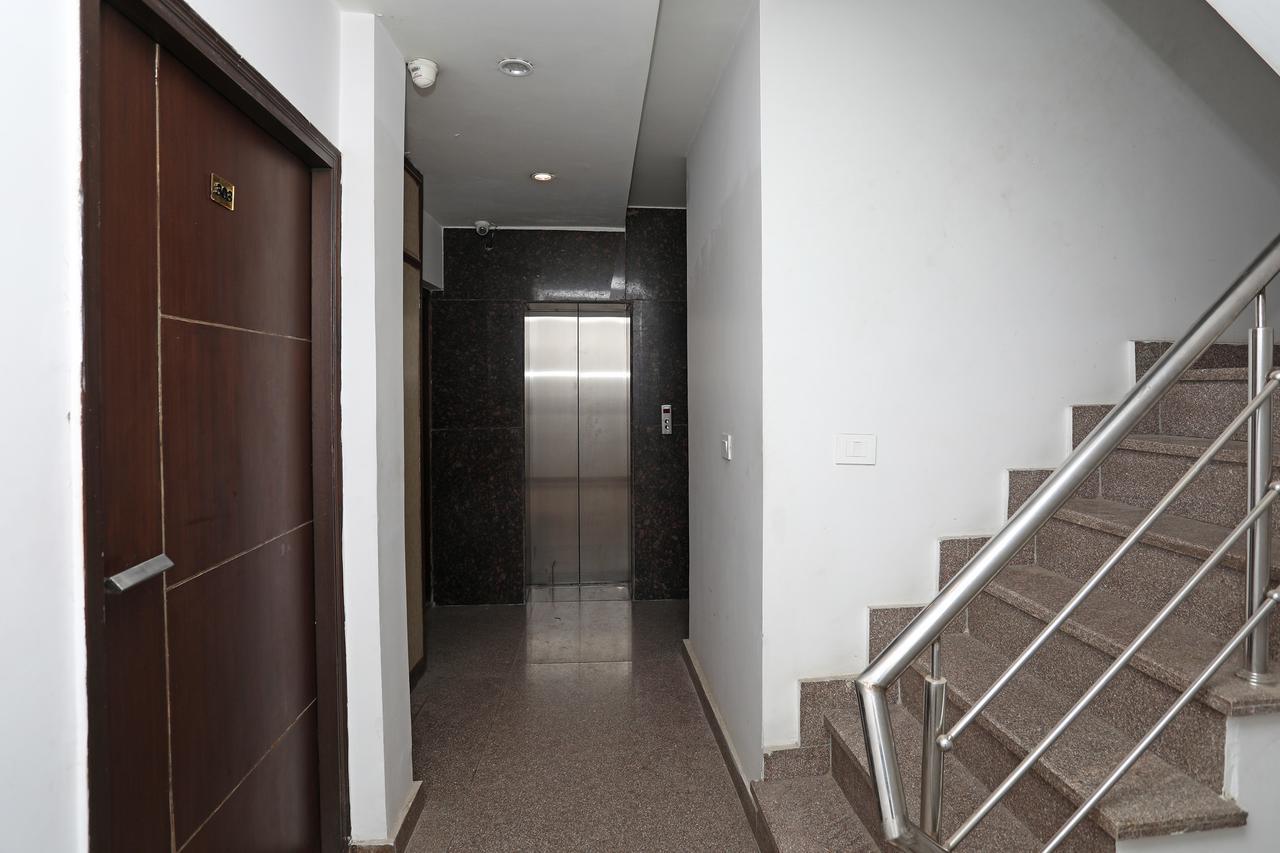 Capital O 10025 Hotel Flora Inn 3* Gurgaon