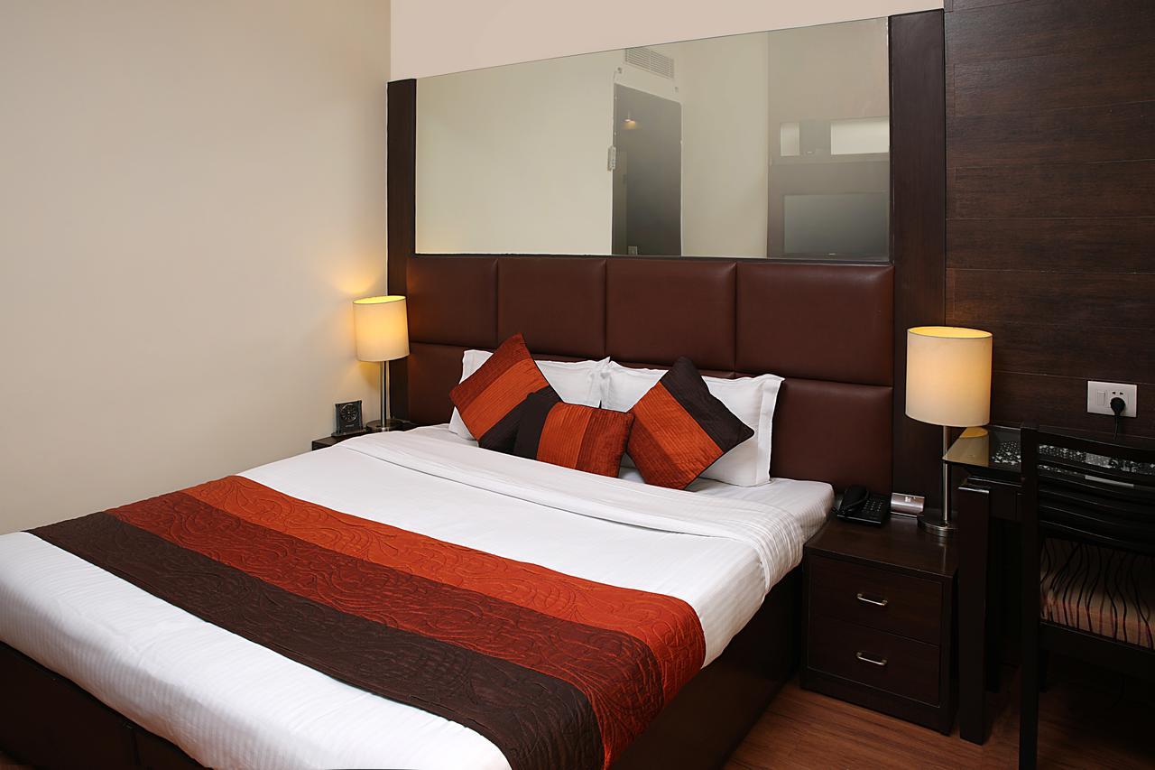 Guest house Ahuja Residency Cyber Ii Gurgaon