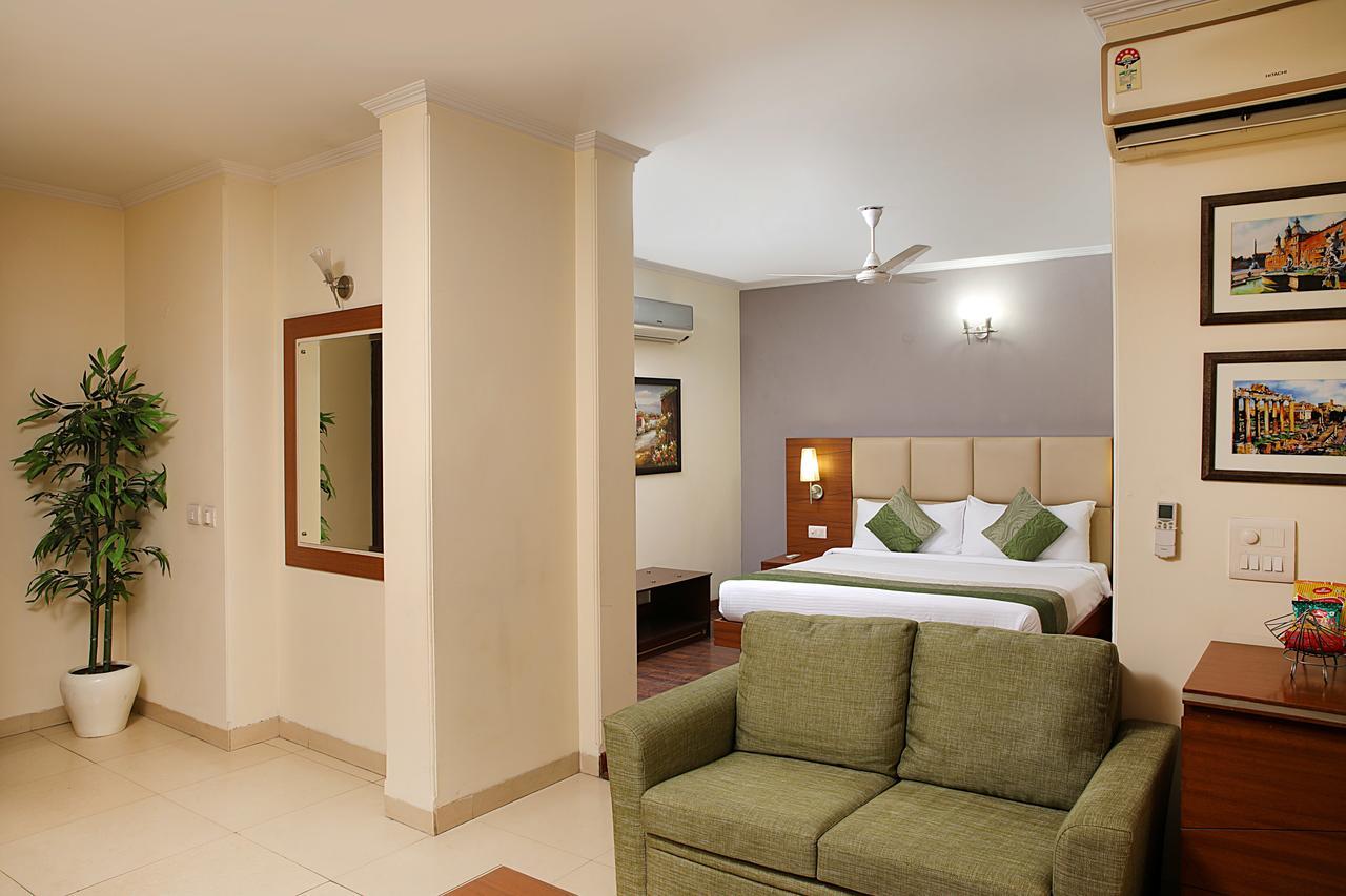 Ahuja Residency Dlf Phase 2 Hotel