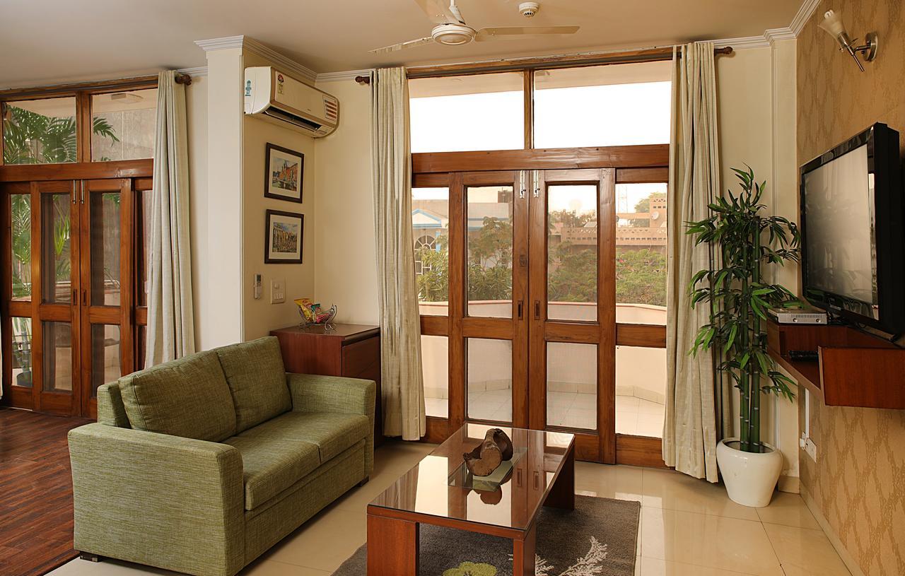 Ahuja Residency Dlf Phase 2 Hotel