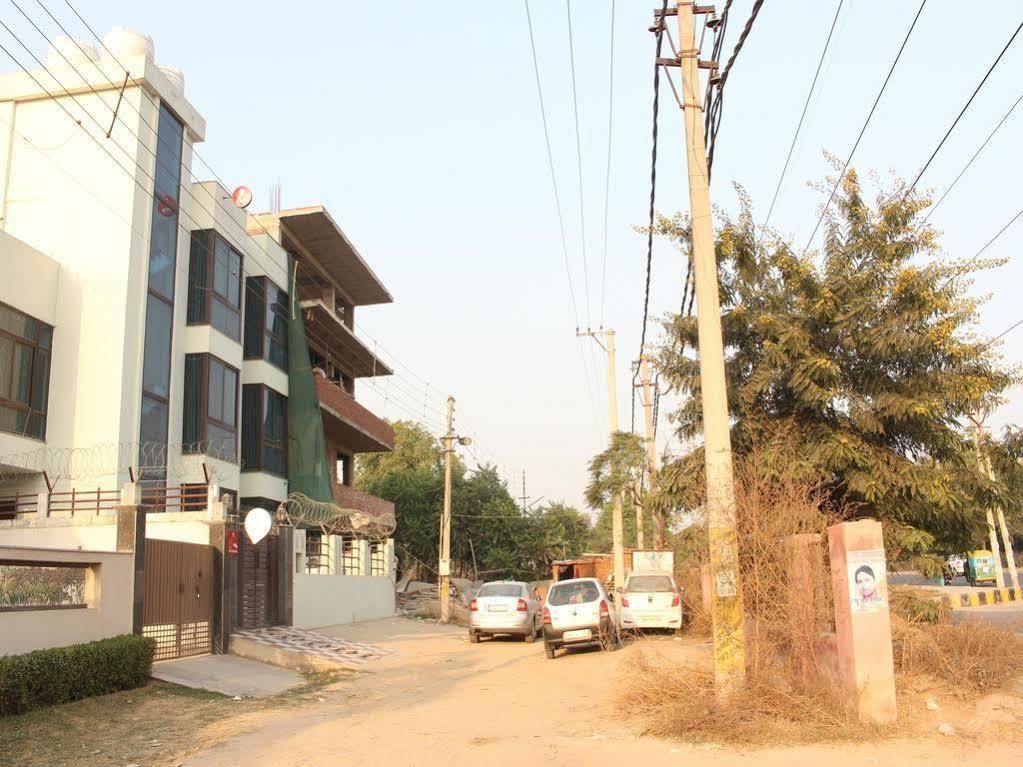 Oyo Cyber Park Ii Hotel