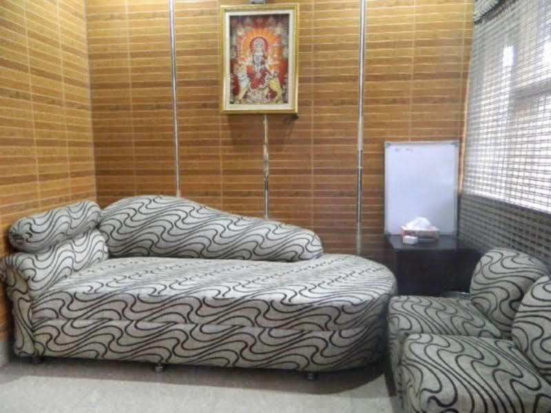 Hotel O Samrat 3*