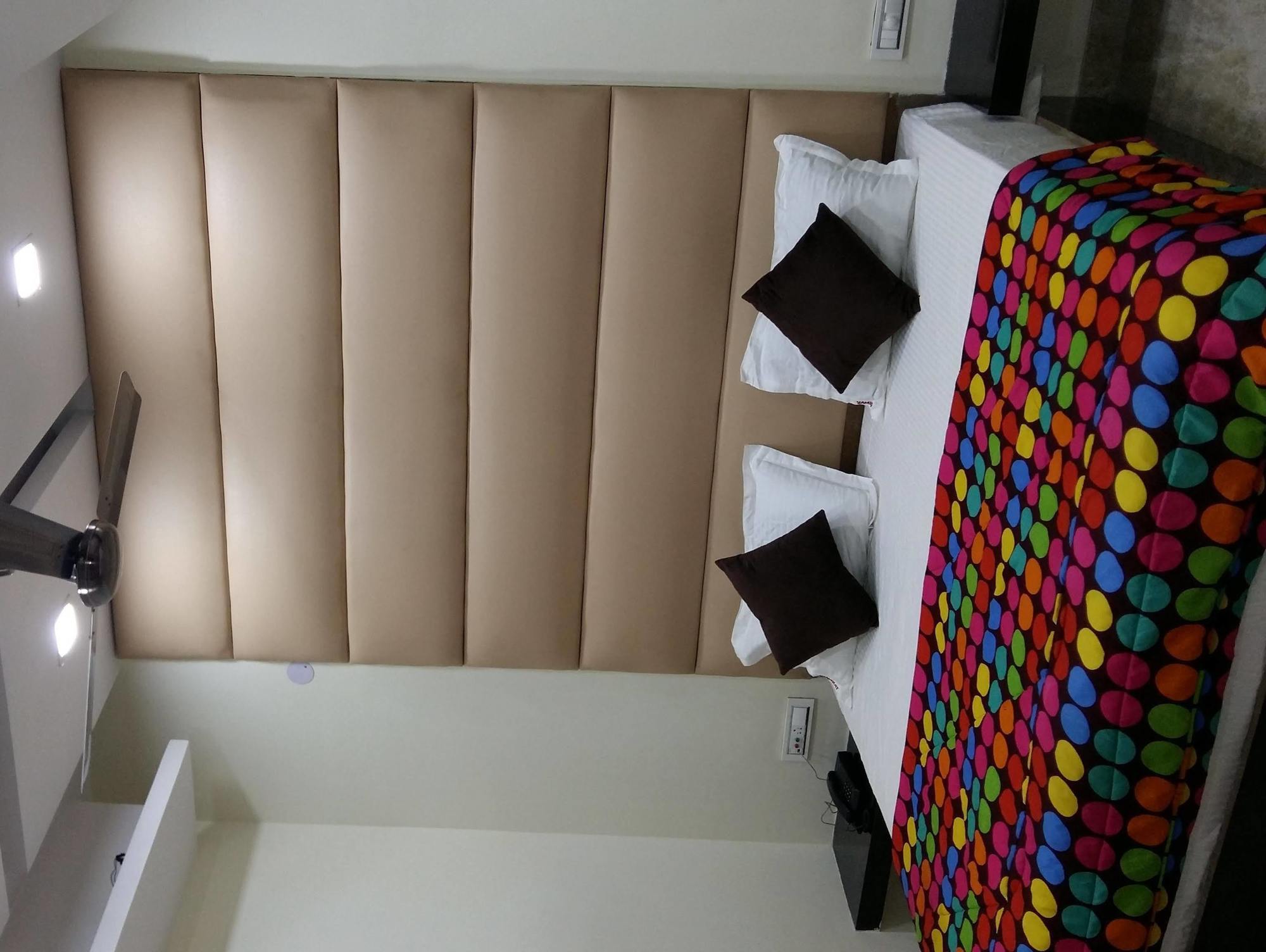 Hotel O Samrat