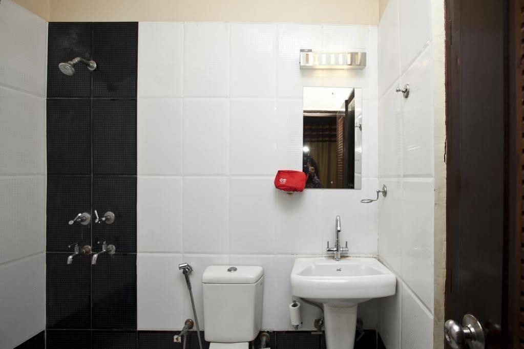 Oyo Sushant Lok A Block Hotel 3*