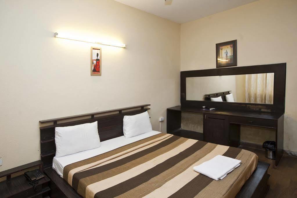 Hotel Oyo Sushant Lok A Block Gurgaon