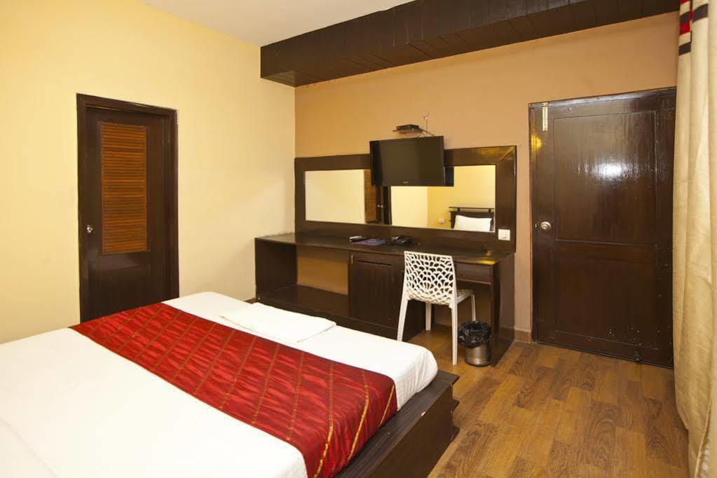 Hotel Oyo Sushant Lok A Block 3*