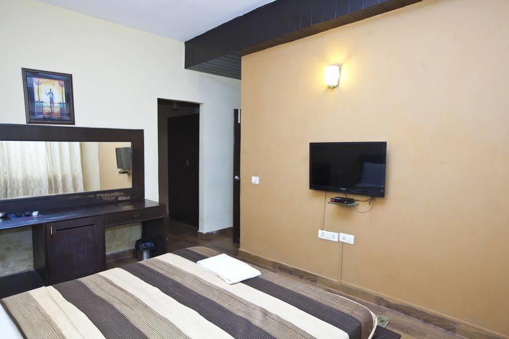 Hotel Oyo Sushant Lok A Block 3*