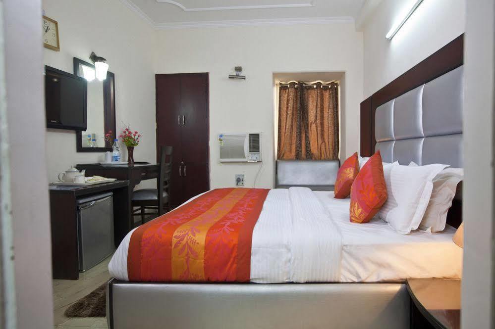 Oyo Sushant Lok A Block 3* Gurgaon