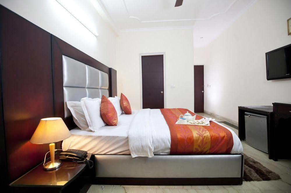 Hotel Oyo Sushant Lok A Block 3*