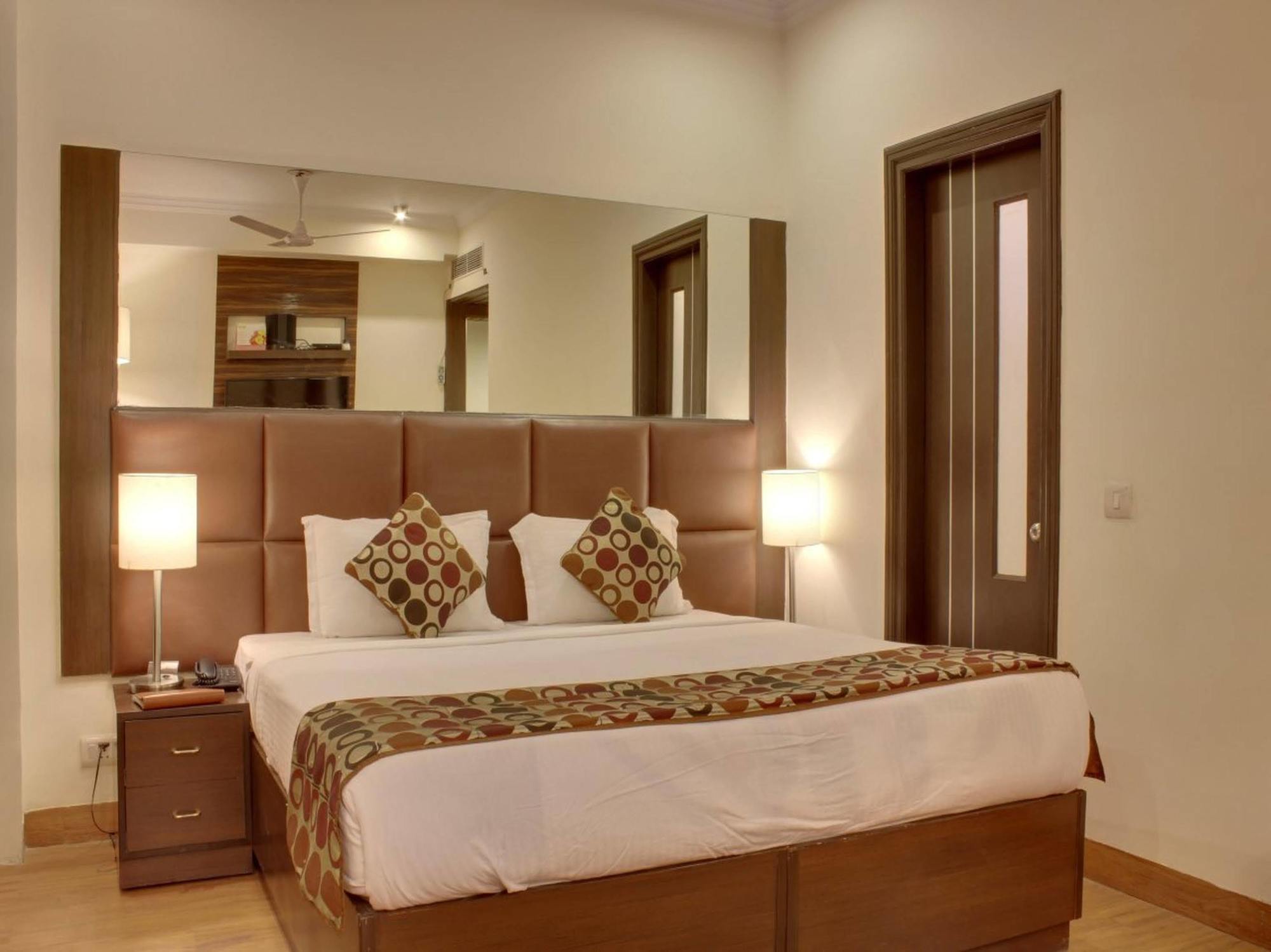 Oyo Premium Cyber Hub 3* Gurgaon