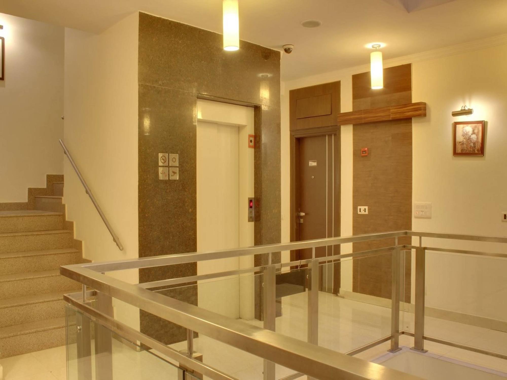 Oyo Premium Cyber Hub Hotel