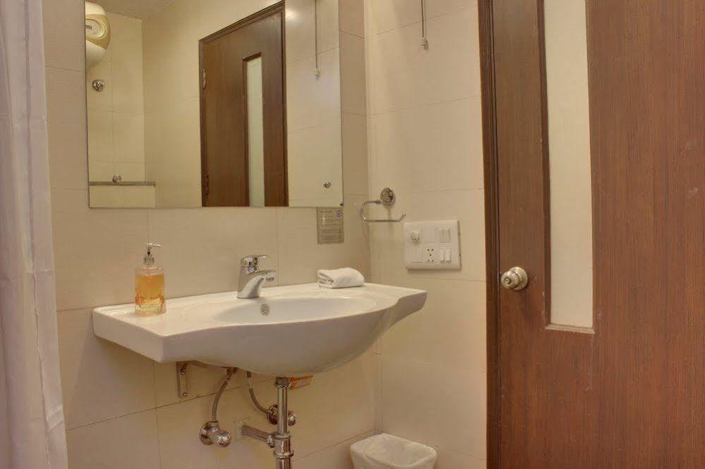 Oyo Premium Cyber Hub Hotel Gurgaon