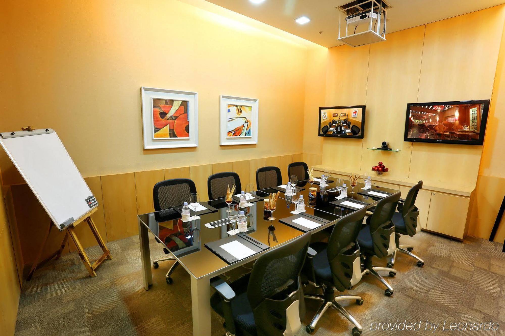 Hotel Radisson Gurugram Sohna Road Center