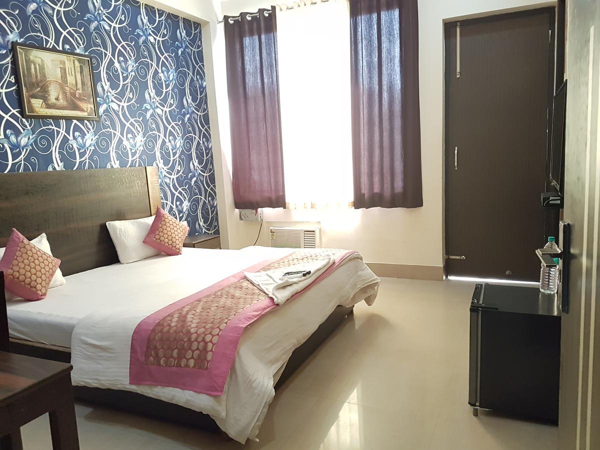 Hotel The Royal Crown