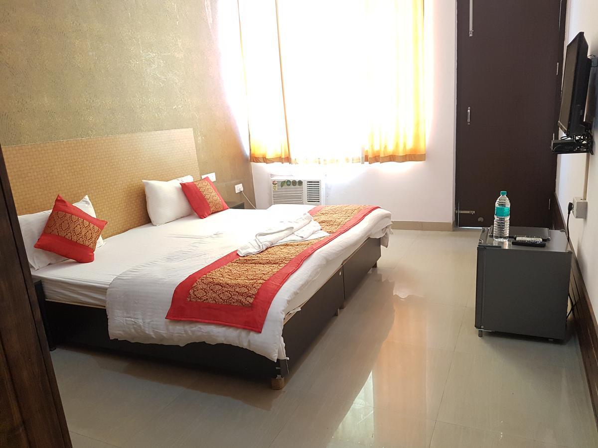 Hotel The Royal Crown Gurgaon