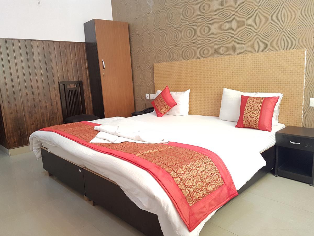 Hotel The Royal Crown Gurgaon