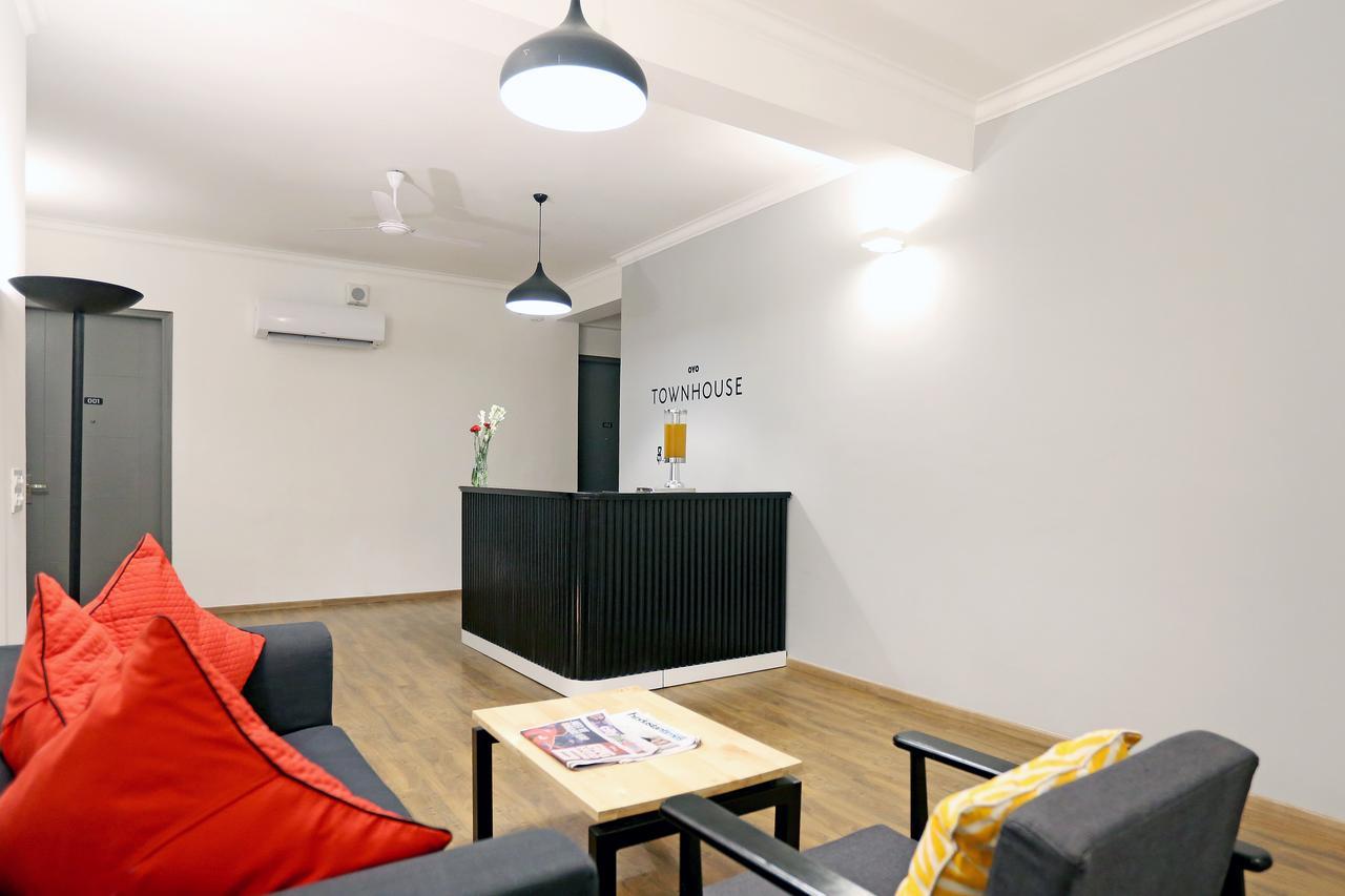 Oyo Townhouse 018 Medanta Hotel