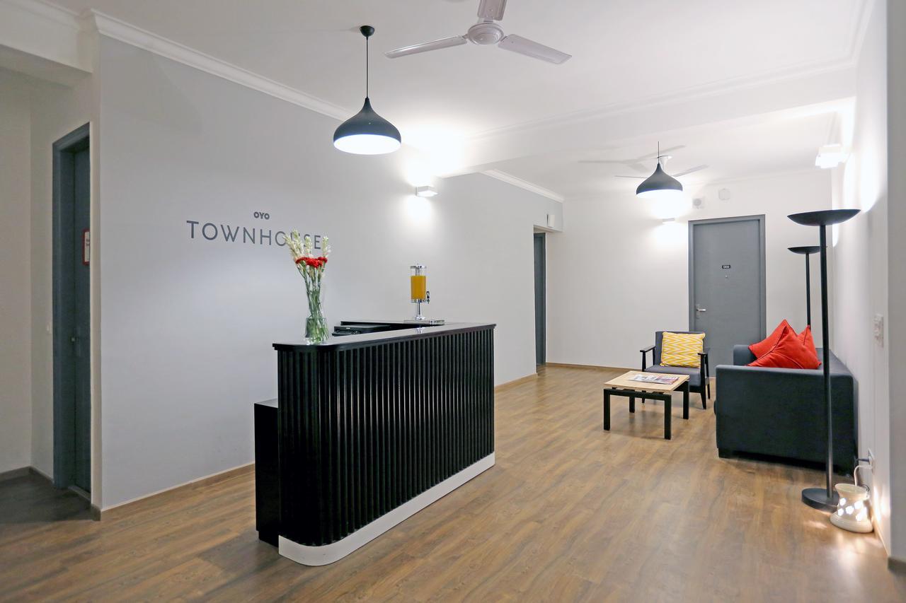 Oyo Townhouse 018 Medanta Hotel 3*