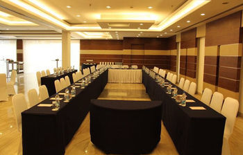 Stately Nh8