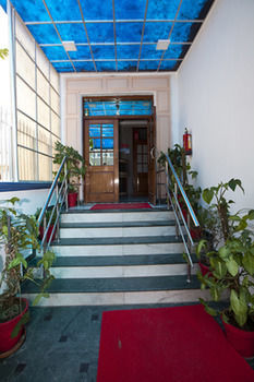 Oyo Sahara Mall Hotel 2*