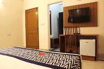 Oyo Near Huda Centre Hotel 3*