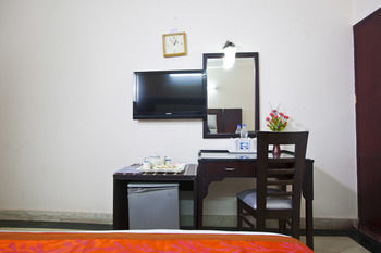 Oyo Sushant Lok A Block Hotel 3*
