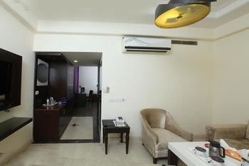 Oyo Premium Sikandarpur Metro 2 Hotel