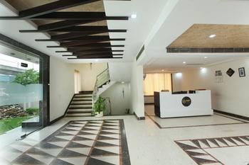 Oyo Premium Sikandarpur Metro 2 Hotel Gurgaon