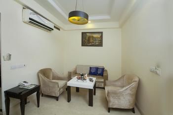 Oyo Premium Sikandarpur Metro 2