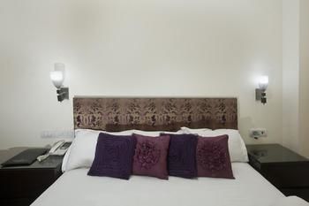 Oyo Premium Sikandarpur Metro 2 Gurgaon