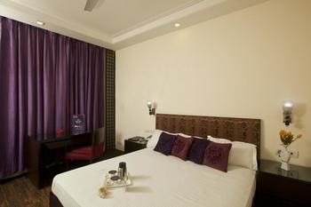 Oyo Premium Sikandarpur Metro 2 Hotel