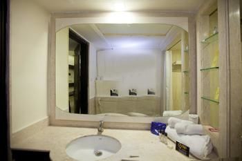 Oyo Premium Sikandarpur Metro 2 Hotel