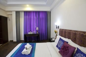 Oyo Premium Sikandarpur Metro 2 Hotel