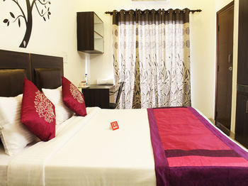Oyo Sector 49 Hotel 3*