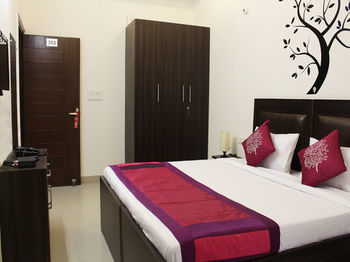 Hotel Oyo Sector 49 3*
