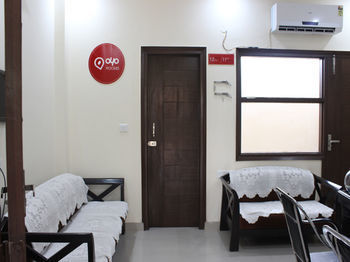 Hotel Oyo Sector 49 3*