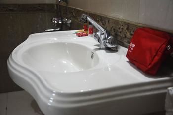 Oyo Sikanderpur Metro Hotel 3*