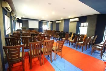 Oyo Premium Sector 14 Delhi Road Gurgaon 3*