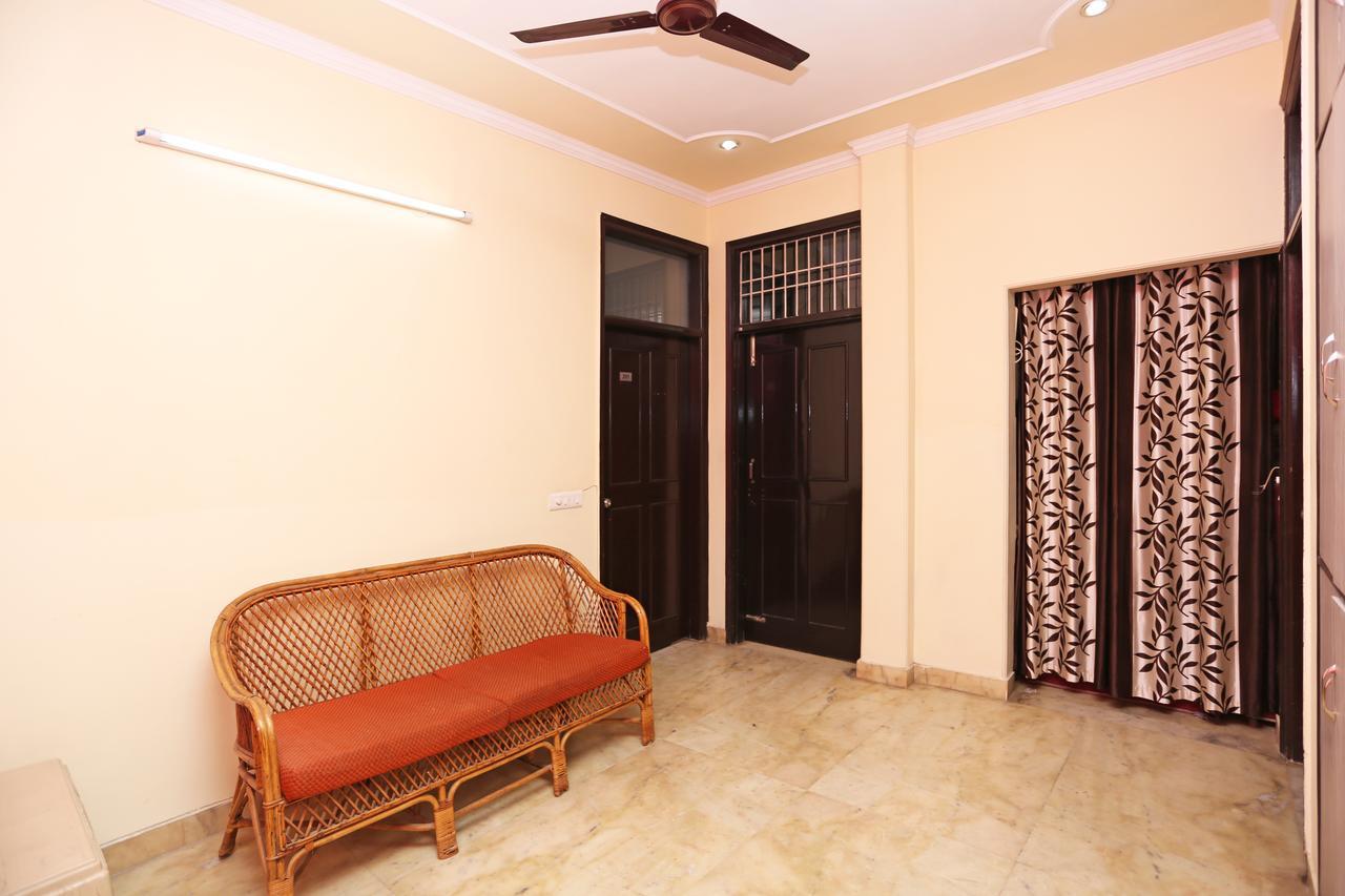 Oyo 7967 Near Medanta 3* Gurgaon