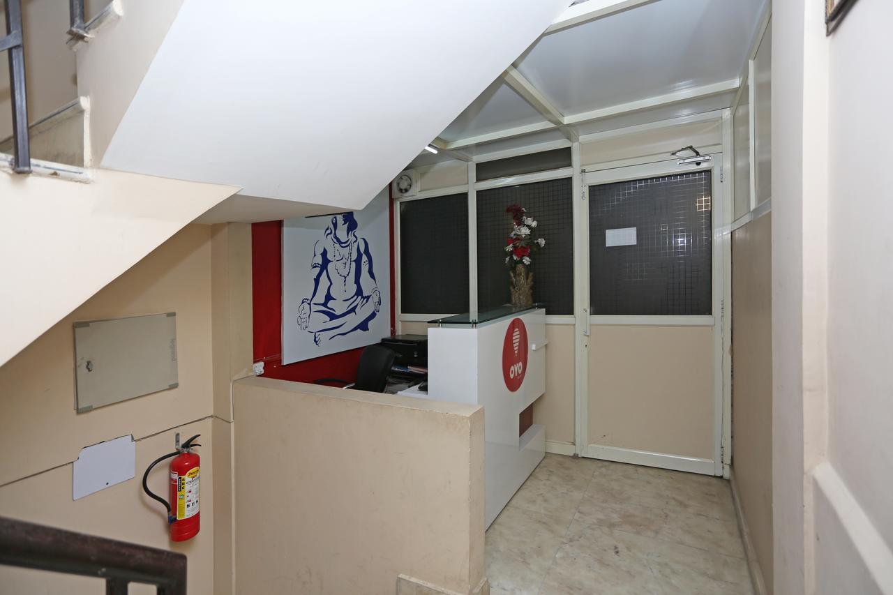 Oyo 7967 Near Medanta 3* Gurgaon