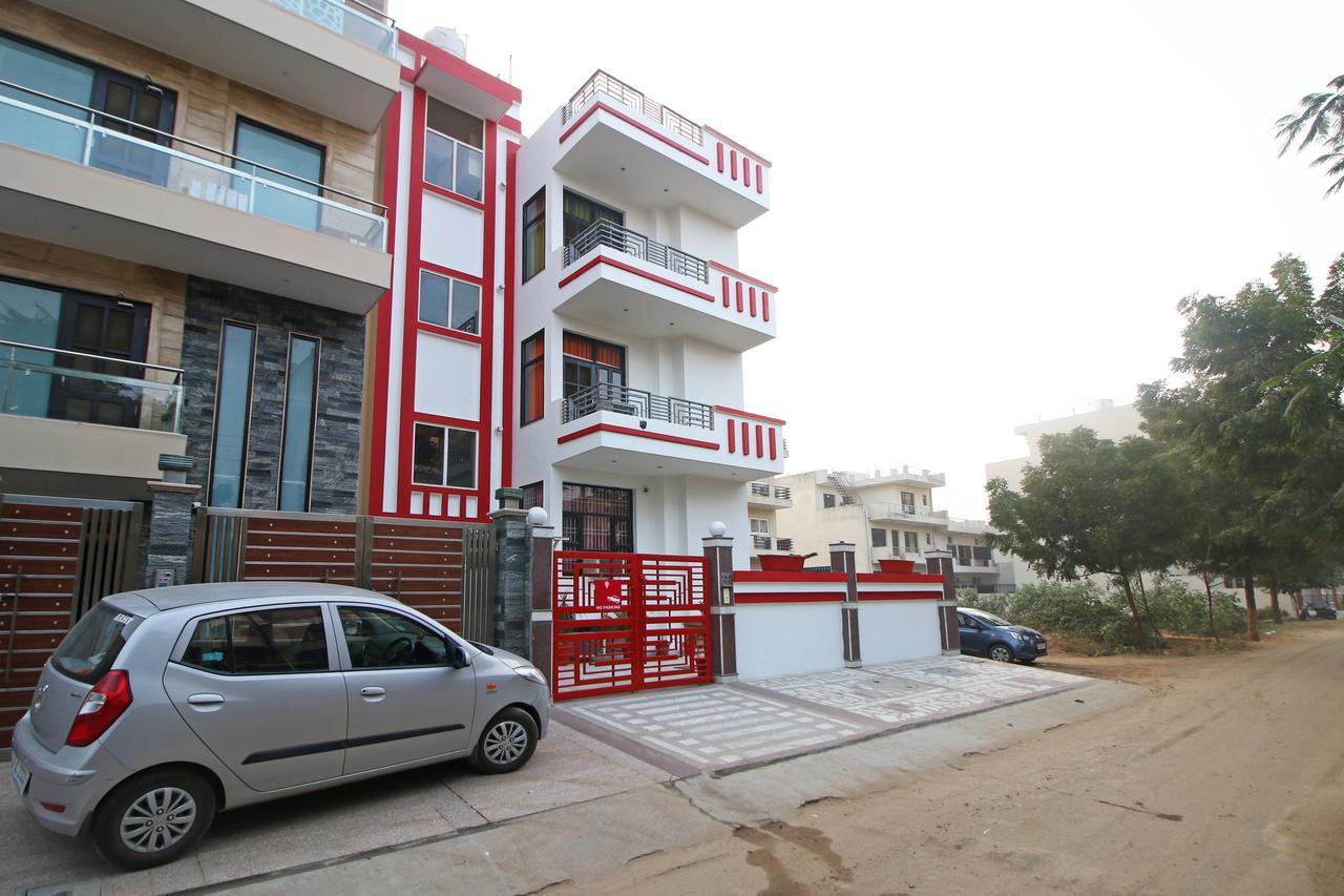Oyo 7967 Near Medanta Hotel