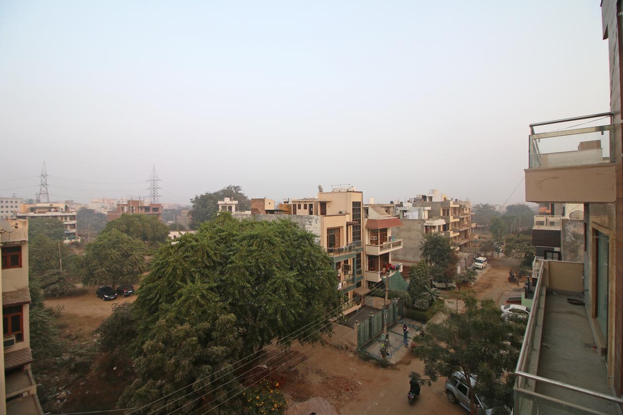 Oyo 7967 Near Medanta Hotel