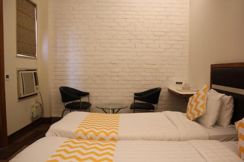 Hotel Fabhotel Daffodil Huda Center 3*