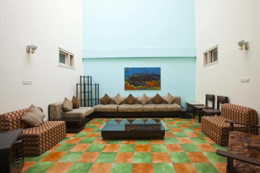 Hotel Oyo Premium Iffco Metro 3*