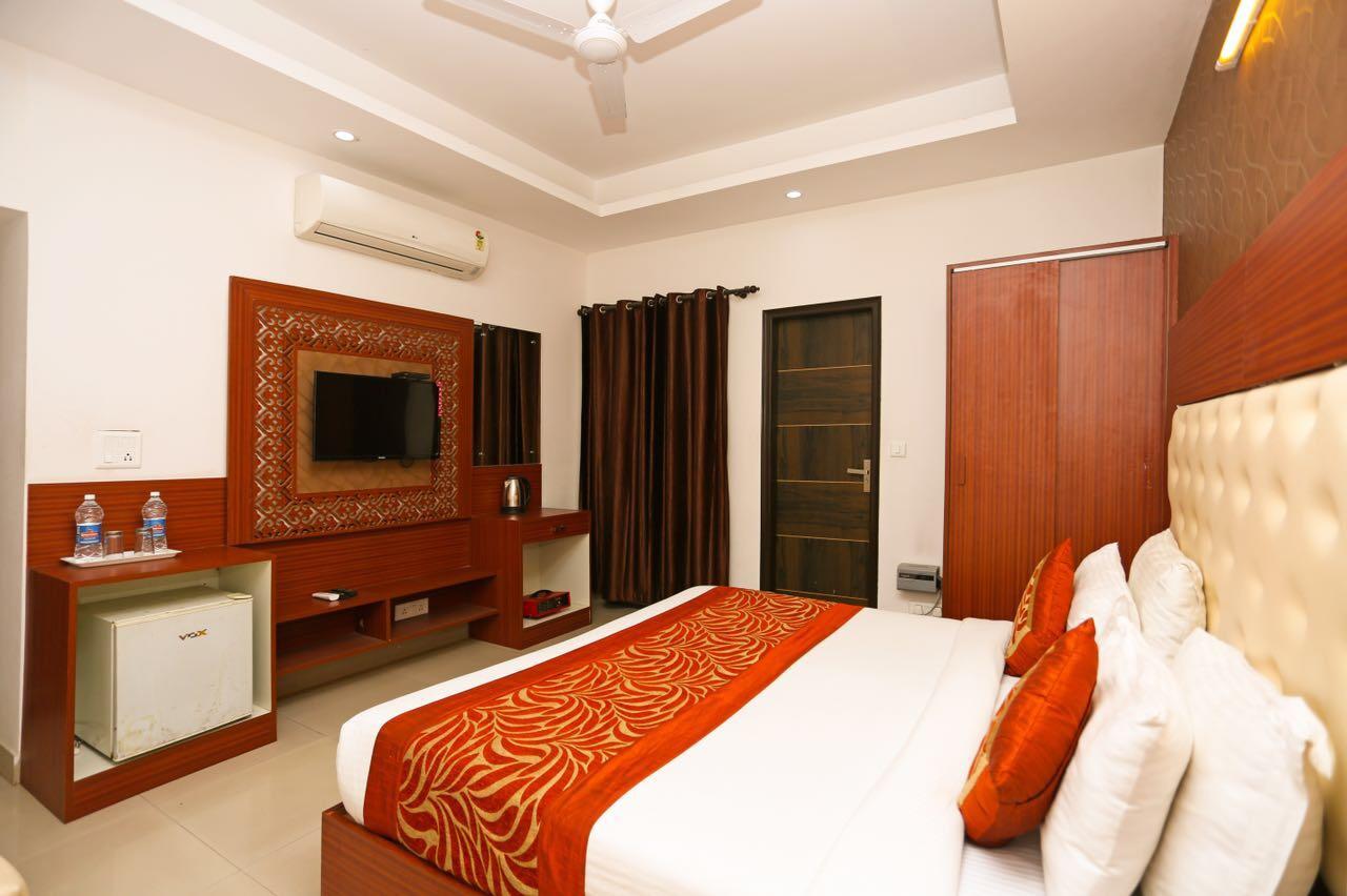 Hotel Callista Golf Course Road 2*